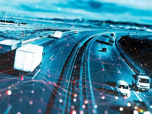 Truck fleet on a highway using AI-powered systems for enhanced logistics and operational efficiency.